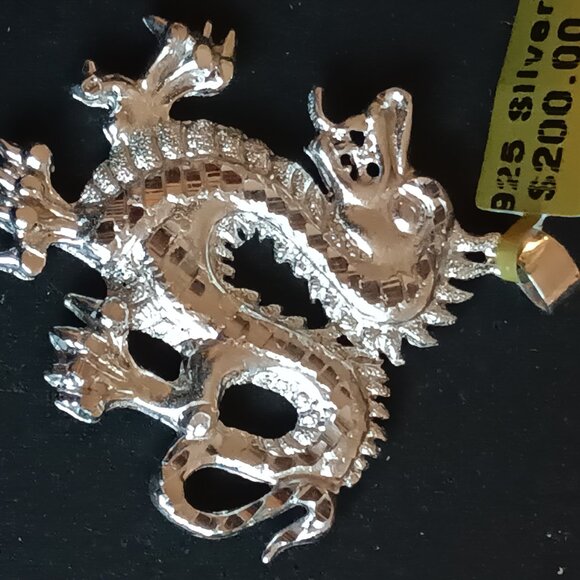 925 sterling silver fine pendant. A la ge 925 sterling silver luck dragon pen - Picture 2 of 5